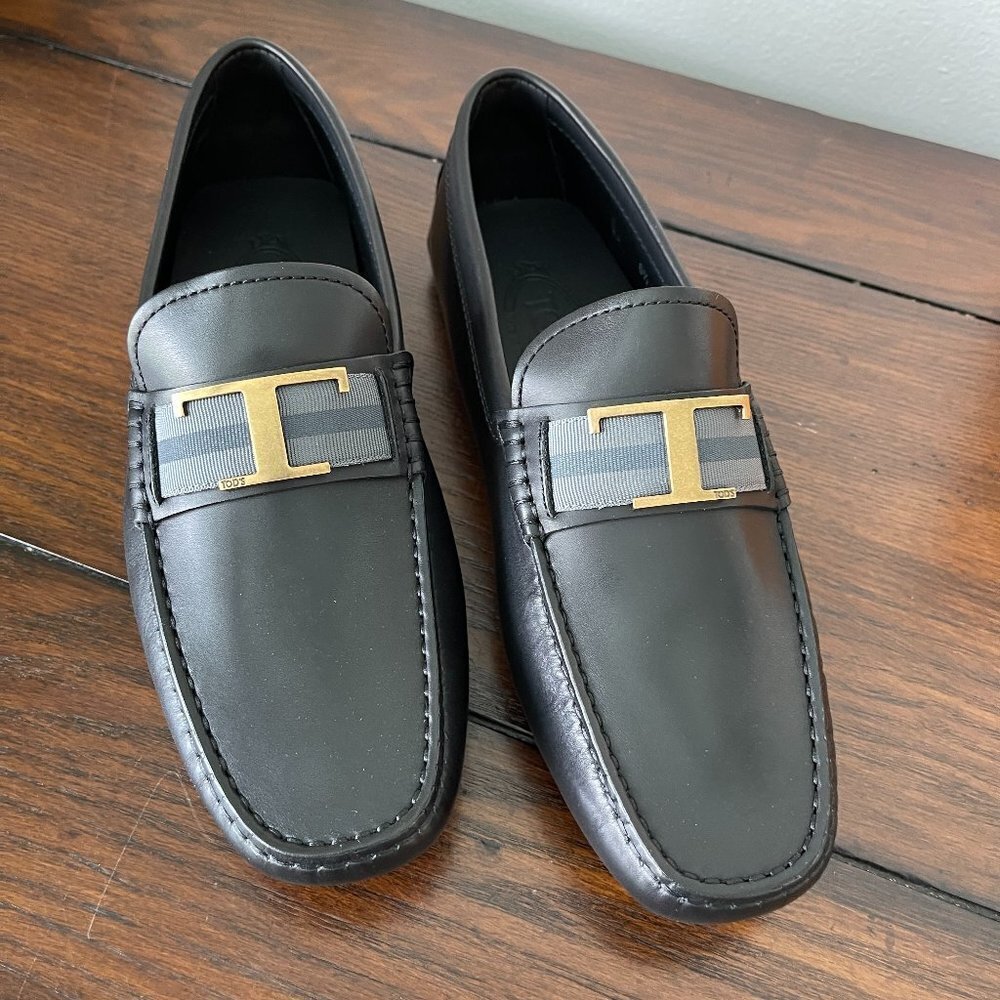 Tod's Men's Black Leather‎ Gommino 122 "T" Loafer Shoe. XXM0GW0CT51D90B999, UK 7